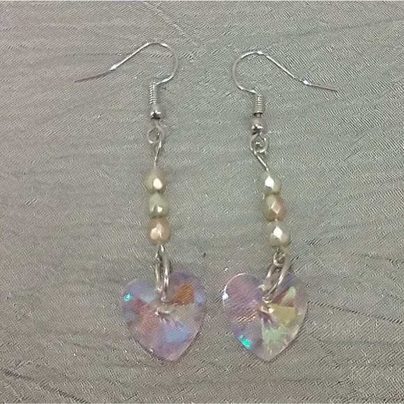 Glass heart dangle earrings with green and pink iridescent beads silver tone - Picture 1 of 4